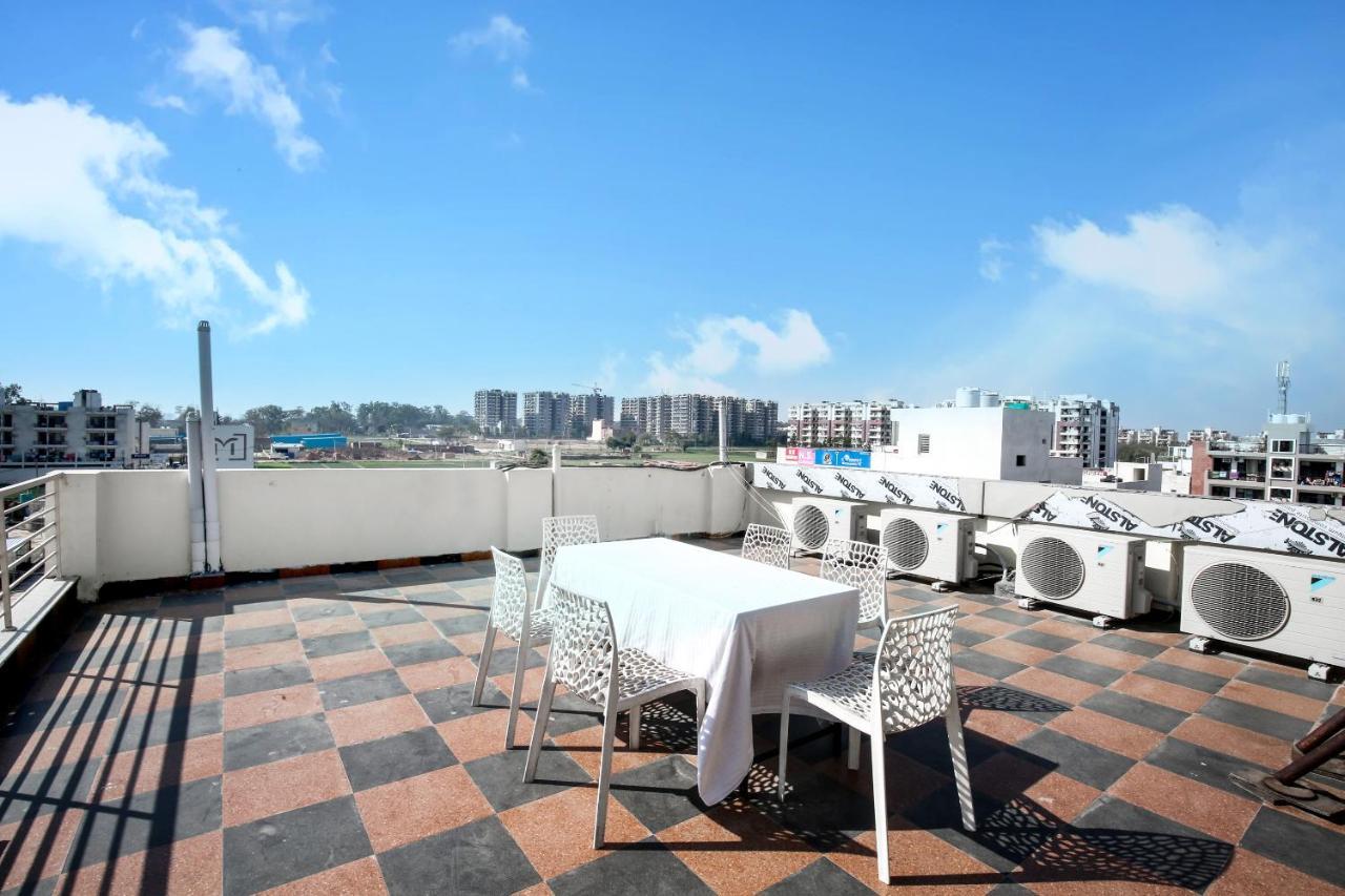 Hotel Woodcrest Zirakpur - Best Family Hotel By - A Unit Of Sidham Group Kültér fotó