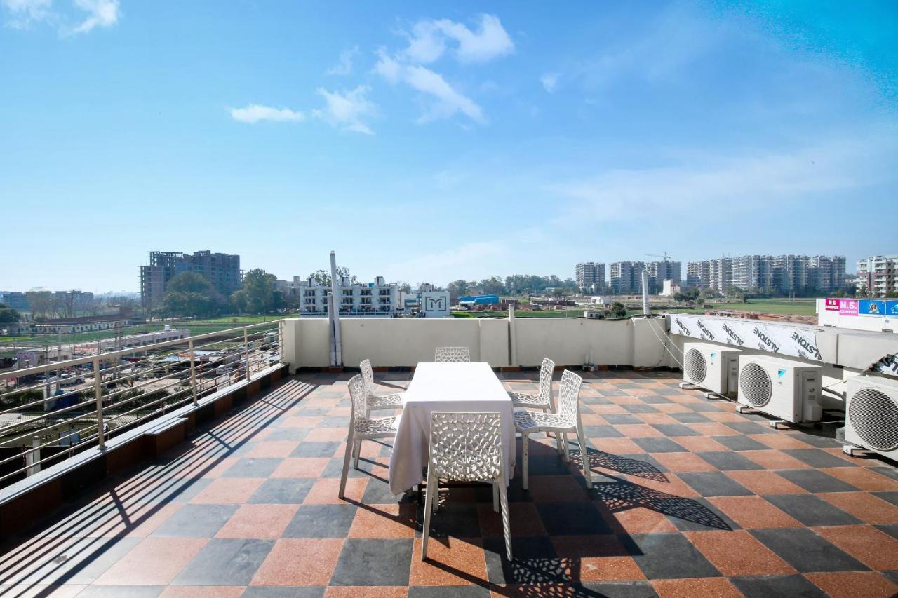 Hotel Woodcrest Zirakpur - Best Family Hotel By - A Unit Of Sidham Group Kültér fotó