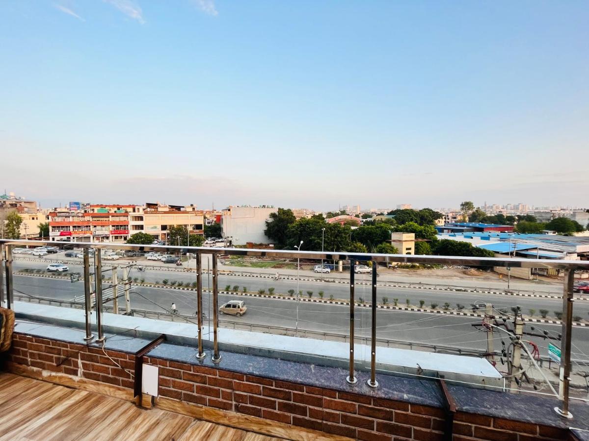 Hotel Woodcrest Zirakpur - Best Family Hotel By - A Unit Of Sidham Group Kültér fotó