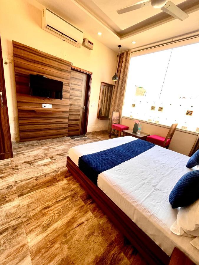 Hotel Woodcrest Zirakpur - Best Family Hotel By - A Unit Of Sidham Group Kültér fotó