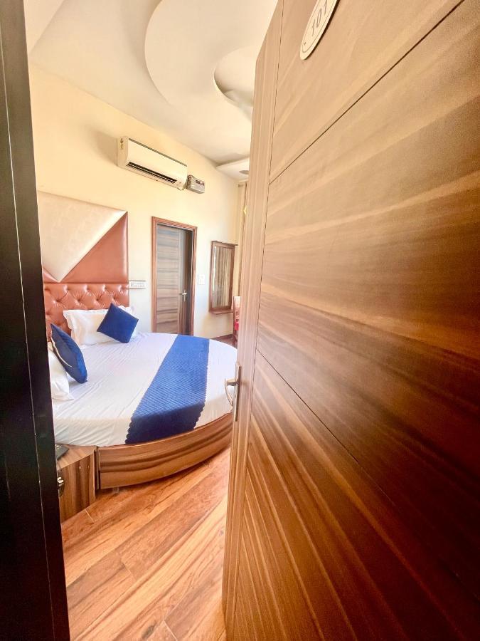 Hotel Woodcrest Zirakpur - Best Family Hotel By - A Unit Of Sidham Group Kültér fotó