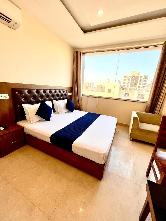 Hotel Woodcrest Zirakpur - Best Family Hotel By - A Unit Of Sidham Group Kültér fotó