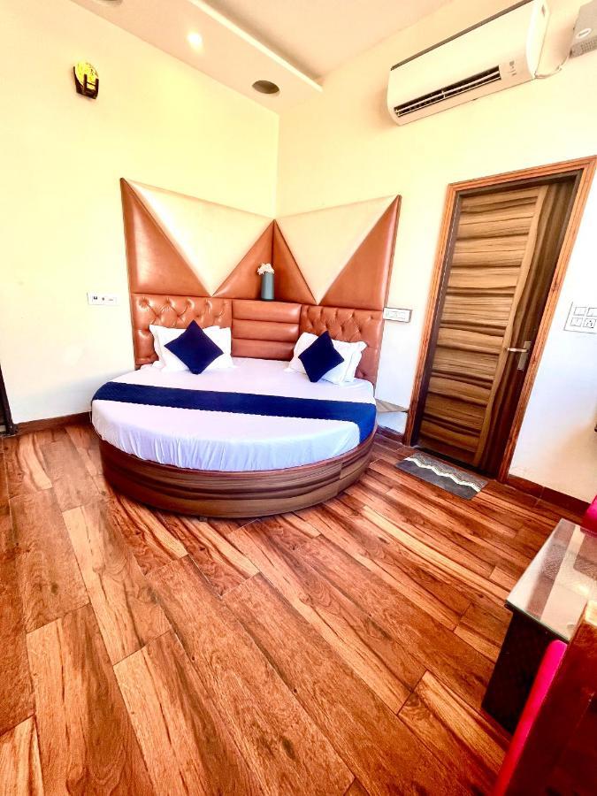 Hotel Woodcrest Zirakpur - Best Family Hotel By - A Unit Of Sidham Group Kültér fotó