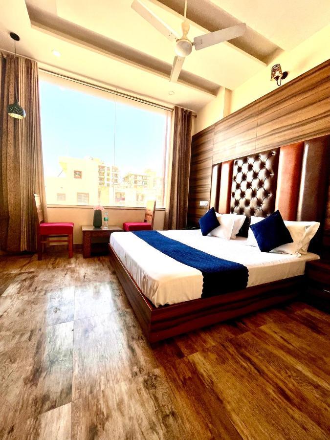 Hotel Woodcrest Zirakpur - Best Family Hotel By - A Unit Of Sidham Group Kültér fotó