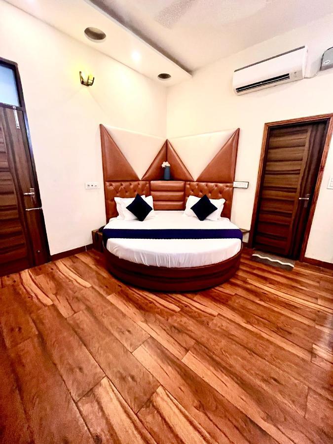 Hotel Woodcrest Zirakpur - Best Family Hotel By - A Unit Of Sidham Group Kültér fotó