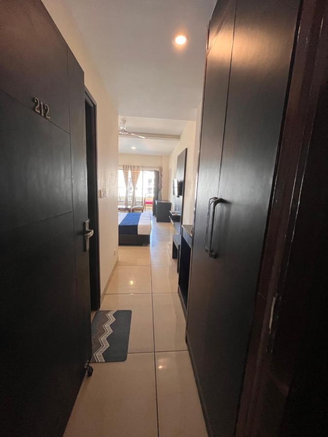 Hotel Woodcrest Zirakpur - Best Family Hotel By - A Unit Of Sidham Group Kültér fotó