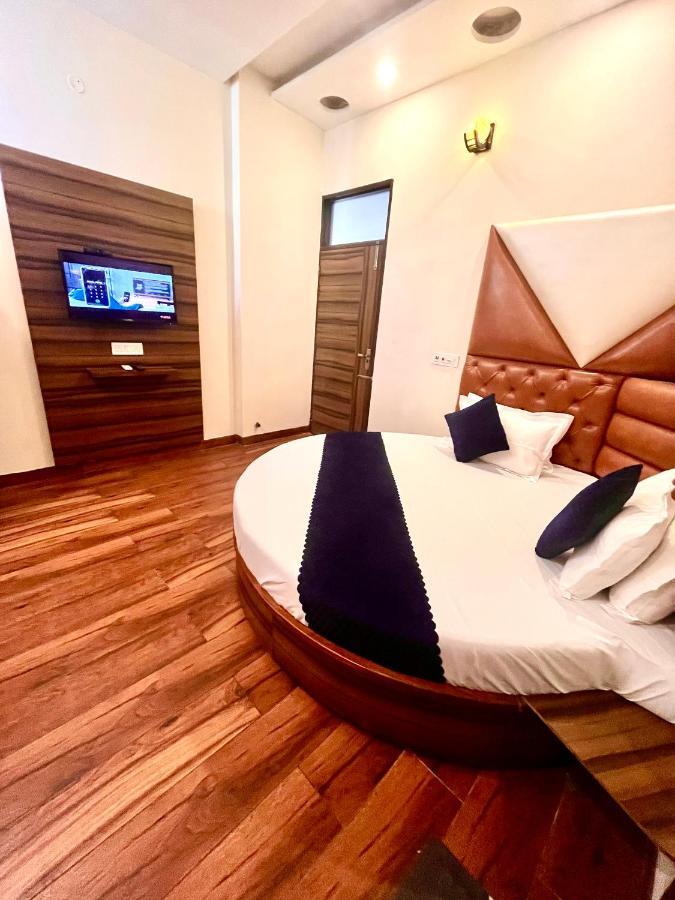 Hotel Woodcrest Zirakpur - Best Family Hotel By - A Unit Of Sidham Group Kültér fotó