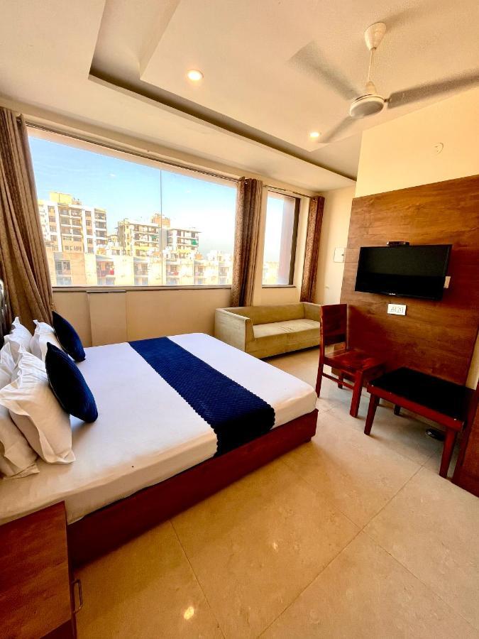 Hotel Woodcrest Zirakpur - Best Family Hotel By - A Unit Of Sidham Group Kültér fotó