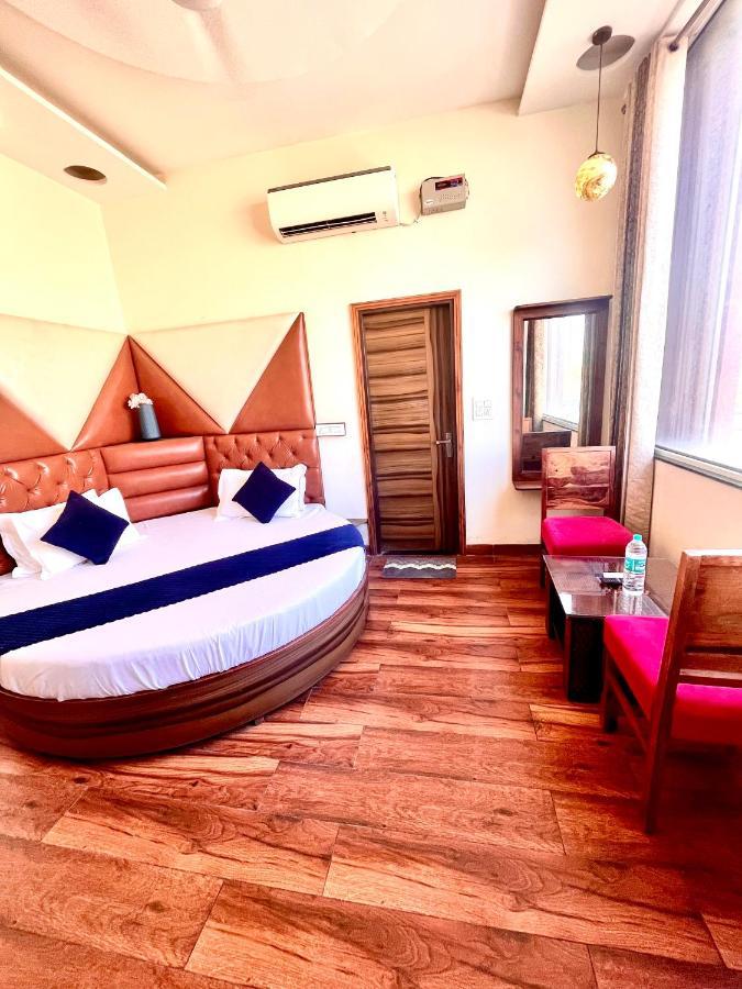 Hotel Woodcrest Zirakpur - Best Family Hotel By - A Unit Of Sidham Group Kültér fotó