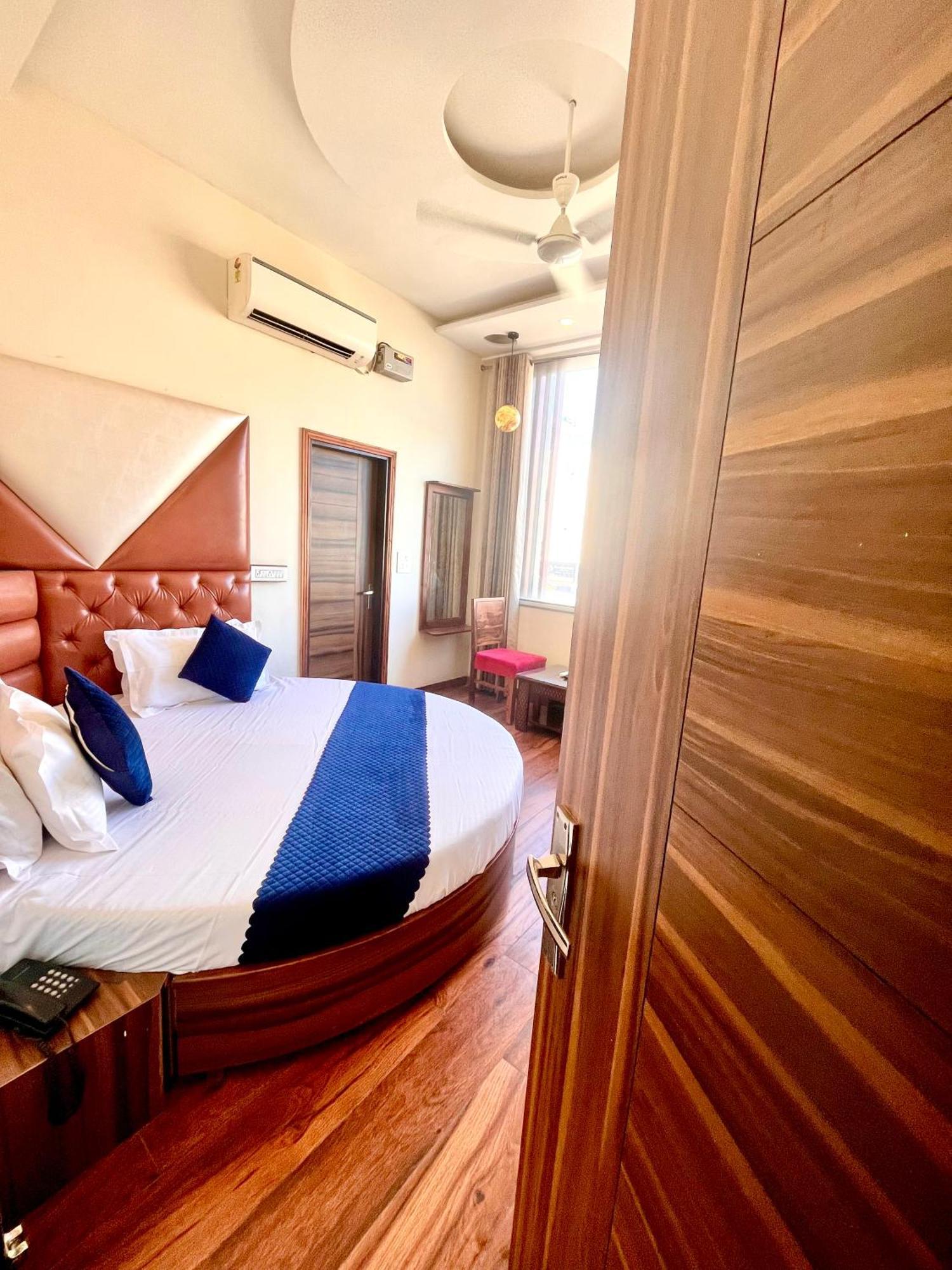 Hotel Woodcrest Zirakpur - Best Family Hotel By - A Unit Of Sidham Group Kültér fotó