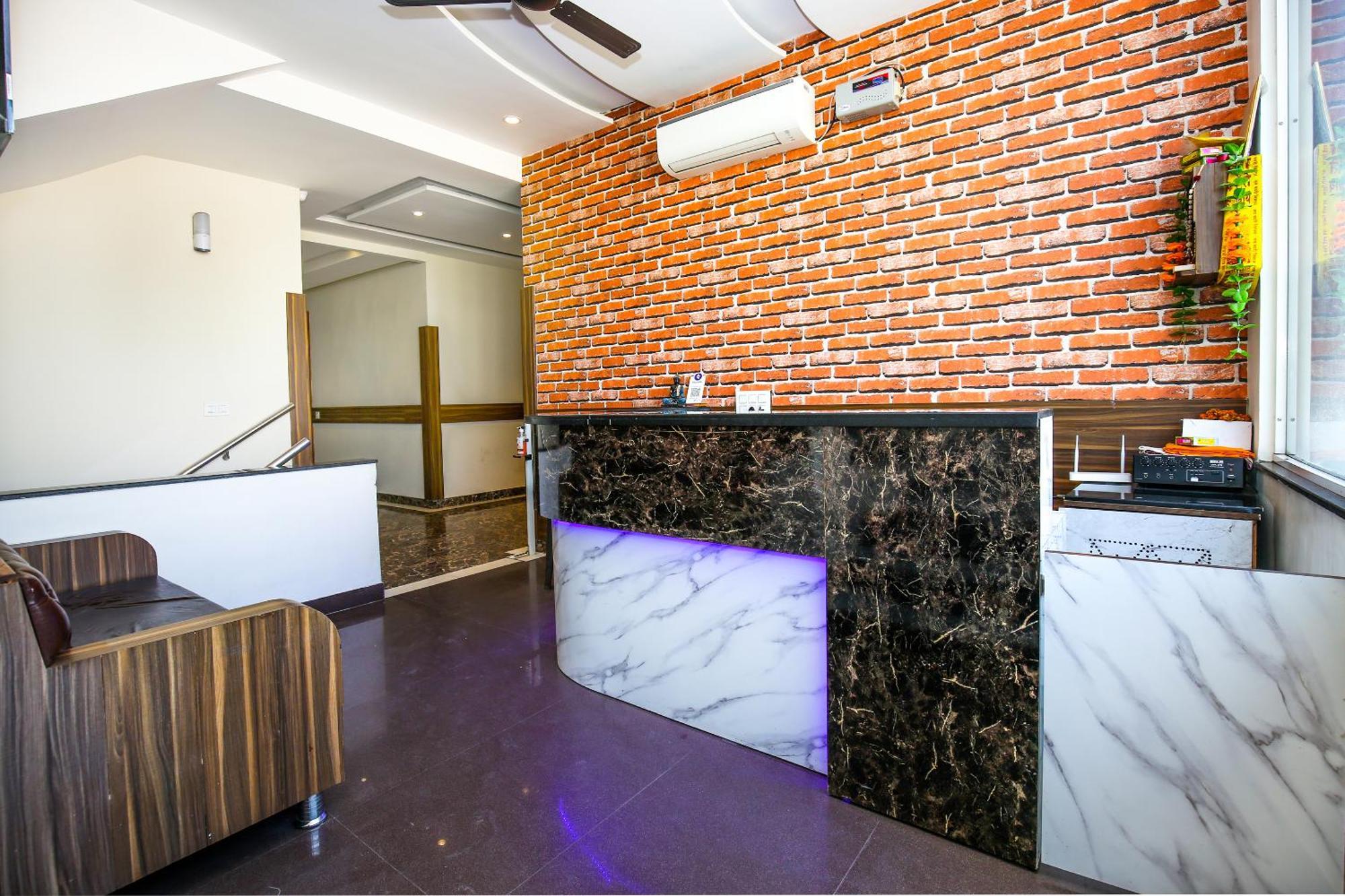 Hotel Woodcrest Zirakpur - Best Family Hotel By - A Unit Of Sidham Group Kültér fotó